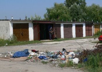 Firma wywożąca śmieci wypowiedziała umowy właścicielom garaży w Tarnobrzegu