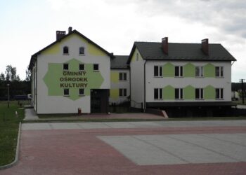 Zakończyła się przeprowadzka Urzędu Gminy w Łoniowie do nowego budynku.