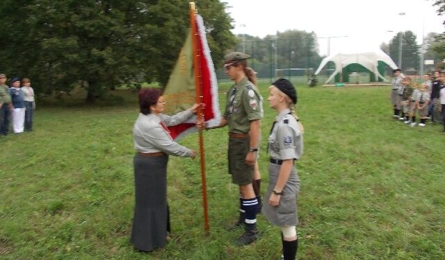 Nowy sztandar na stulecie harcerstwa w Tarnobrzegu