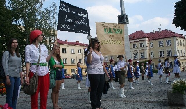 Dzieci i Młodzież z NCK 'Sokół' stanęła w obronie byłego już dyrektora.