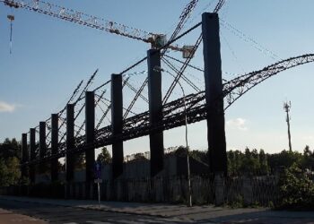 Trybuna z poślizgiem?