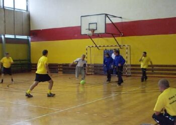 Głośny doping, mnóstwo emocji, rywalizacja i dobra zabawa.