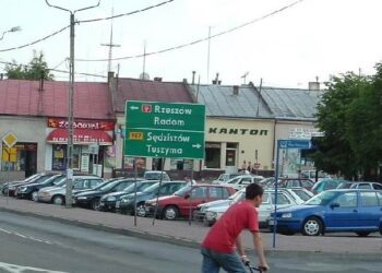 Zakaz parkowania pojazdów z przyczepami w Kolbuszowej jest już nieaktualny.