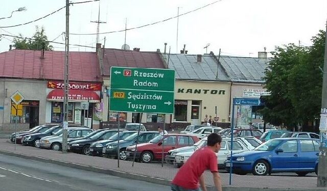 Zakaz parkowania pojazdów z przyczepami w Kolbuszowej jest już nieaktualny.