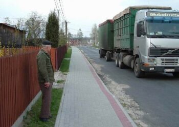 Wciąż nie widać końca sporu na linii mieleckie starostwo - firmy transportowe.