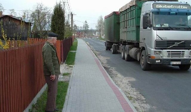 Wciąż nie widać końca sporu na linii mieleckie starostwo - firmy transportowe.