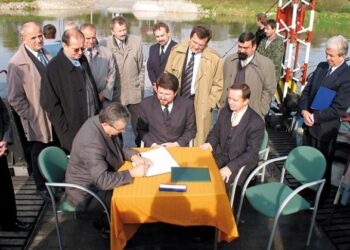 Połaniec: Palamentarzyści i samorządowcy rozmawiali o moście na Wiśle.