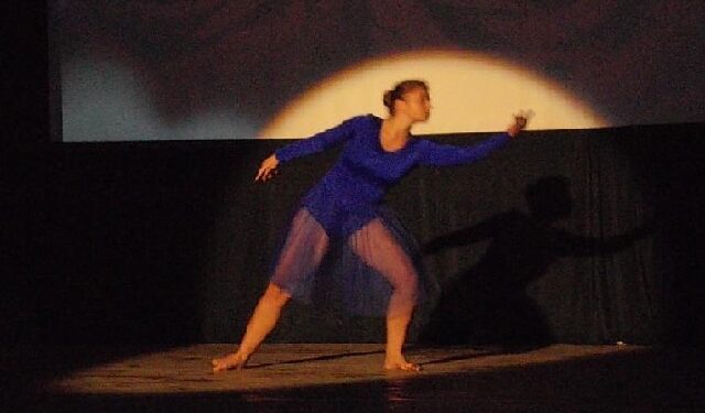 Stalowa Wola: Kaganek oświaty i trudne czasy