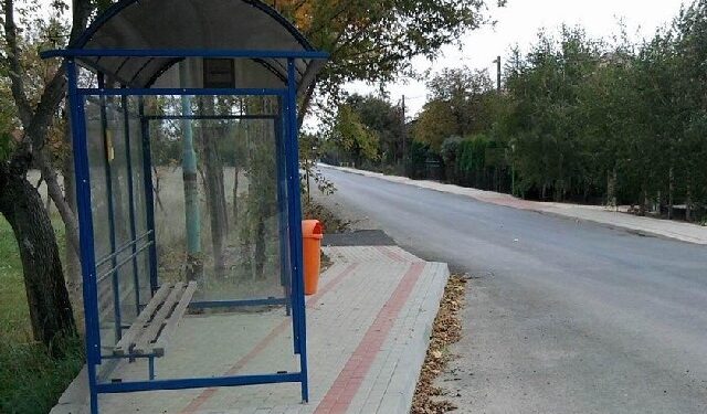Mieszkańcy Werynii chcą zmienić fatalną lokalizację przystanku autobusowego.