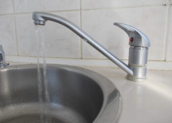 SANEPID bada próbki wody z sieci  tarnobrzeskiej.