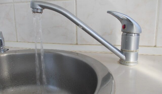 SANEPID bada próbki wody z sieci  tarnobrzeskiej.