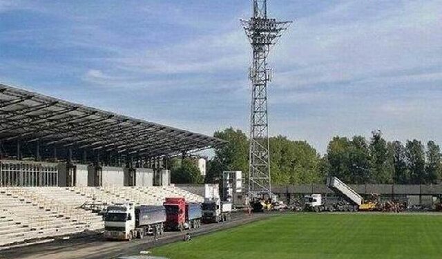 Murawa na mieleckim stadionie już jest, trybuny nadal są w przebudowie