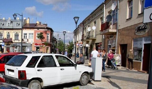 Mielec: Kontrowersyjne wysiedlenia lokatorów mieszkań socjalnych z Rynku