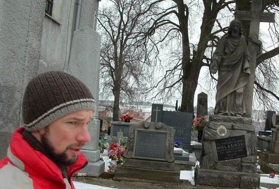 Kolbuszowianie ratują zabytkowe nagrobki.