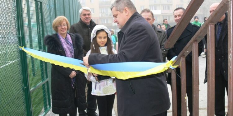 Nowy kompleks boisk sportowych Orlik 2012 otworzono dziś uroczyście  w Szkole Podstawowej numer 4 w Tarnobrzegu.