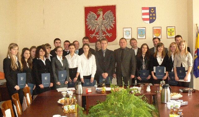 Powiat rozdaje stypendia