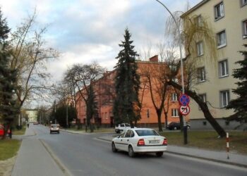 Zaniedbane oznakowanie budynków w Mielcu