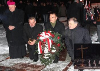 Spotkanie pod krzyżem i Marsz Milczenia w Stalowej Woli.