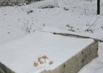 Tarnobrzeg. Obelisk upamiętniający odkrycie złóż siarki wiosną zostanie właściwie wyeksponowany.