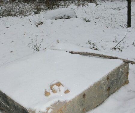 Tarnobrzeg. Obelisk upamiętniający odkrycie złóż siarki wiosną zostanie właściwie wyeksponowany.
