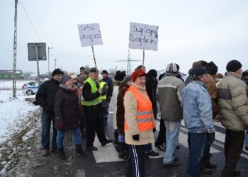 Zablokowali krajówkę bo już ósmy rok upominają się o chodnik
