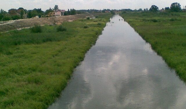 Wał przeciwpowodziowy na Trześniówce po remoncie