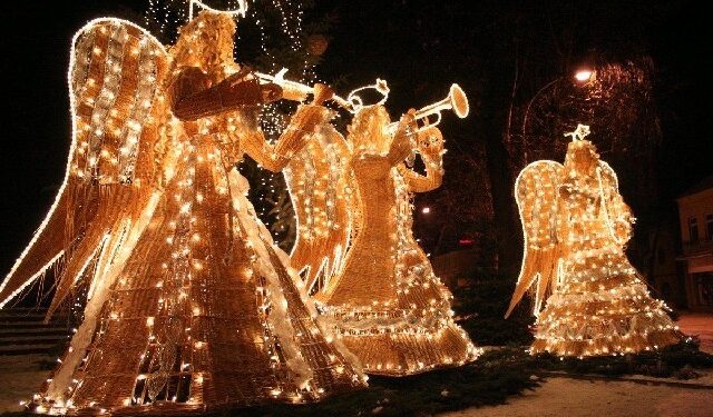 Rudnik nad Sanem: Wiklinowe anioły królują na rynku .