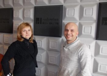 Romowa z Niną Leończyk, prezesem Stowarzyszenia Przyjaciół Zespołu Szkół Specjalnych w Tarnobrzegu  oraz Pawłem Gosposiem koordynatorem akcji charytatywnej "Choinka Życzeń".