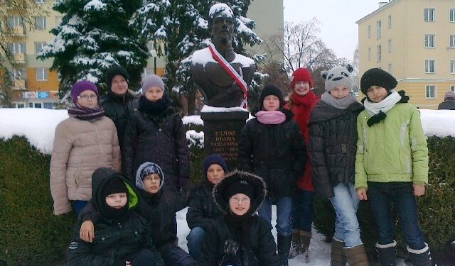 Uczniowie trójki uczcili pamięć powstańców styczniowych