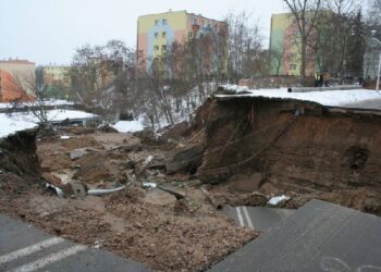 Uczniowie Publicznego Gimnazjum nr 2 w Ostrowcu Świętokrzyskim nie wrócą do swojej szkoły po feriach.