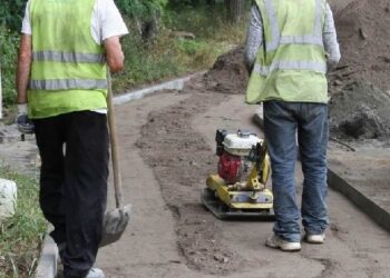 Gmina Dzikowiec chce wybudować chodnik w Osiej Górze.