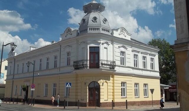 Mielec: Zamiast EMPIKu , Biblioteka