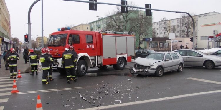 Tarnobrzeg. Wypadek na skrzyżowaniu.