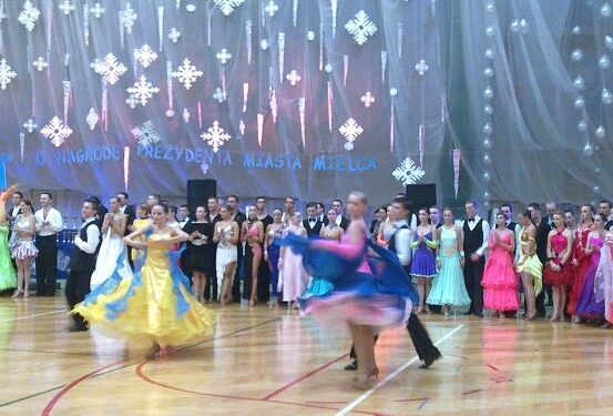 Mielec:  250 par na parkiecie