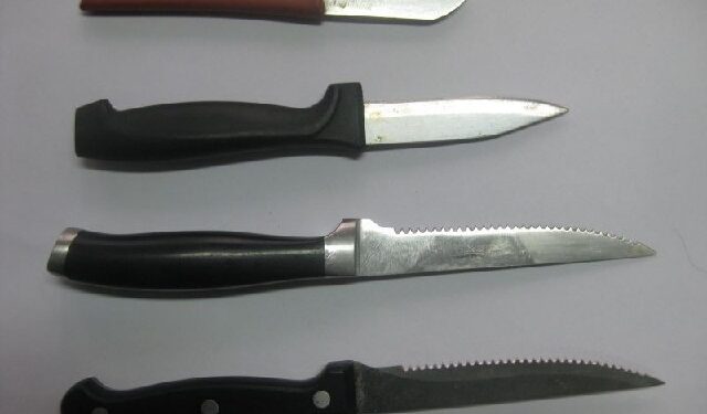 Staszowscy policjanci zatrzymali 40-latka podejrzewanego o napad z użyciem noża.