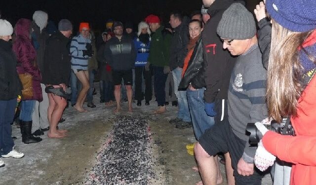 Tarnobrzeg: Nie boją się nie tylko lodowatej wody ale i ognia!