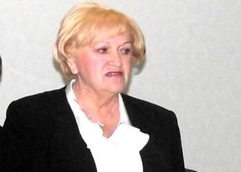 Mielec: Z placu obok siedziby Samorządowego Centrum Kultury zniknął pomnik.