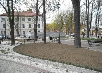 Nisko: Poprawki przy fontannie