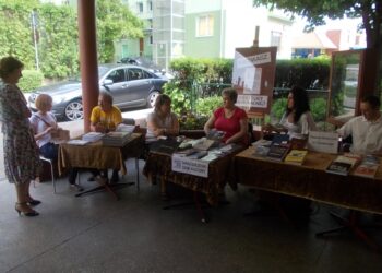 Tarnobrzeg. Kiermasz Literatury Regionalnej w ramach Tygodnia Bibliotek.