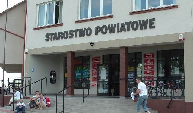 Kolbuszowskiemu starostwu brakuje pieniędzy na remonty dróg.