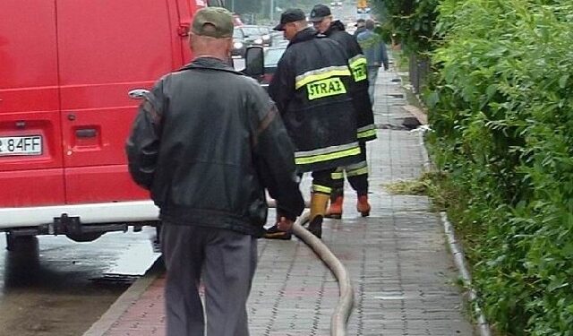 Kolbuszowscy strażacy mają nowoczesną pompę.