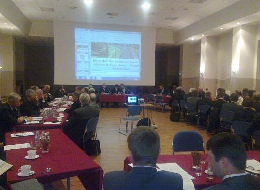 Mielec: Połączyła ich kolej.