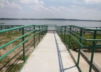 Tarnobrzeg. Udogodnienia dla niepełnosprawnych nad jeziorem.