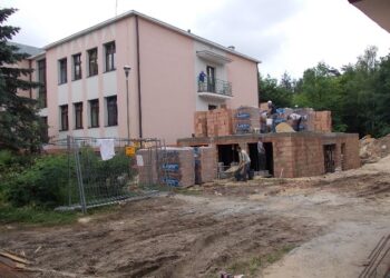 W Nowej Dębie trwają pracę przy rozbudowie szpitala
