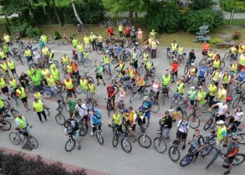 Zwiedzili powiat na rowerach.