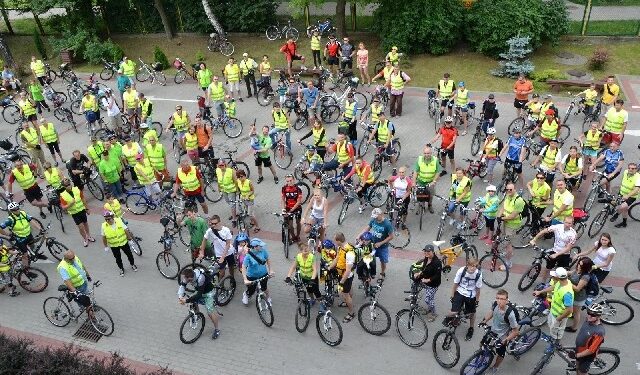 Zwiedzili powiat na rowerach.