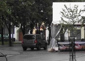 Kolbuszowscy sklepikarze skarżą się na organizację parkowania w Rynku.