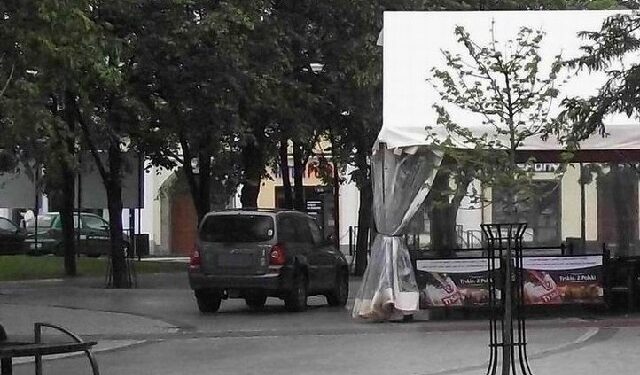 Kolbuszowscy sklepikarze skarżą się na organizację parkowania w Rynku.