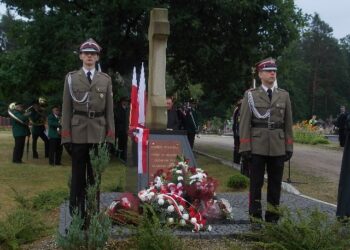 Nowa Dęba. Tablica poświęcona Polakom, którzy zginęli na Wschodzie.