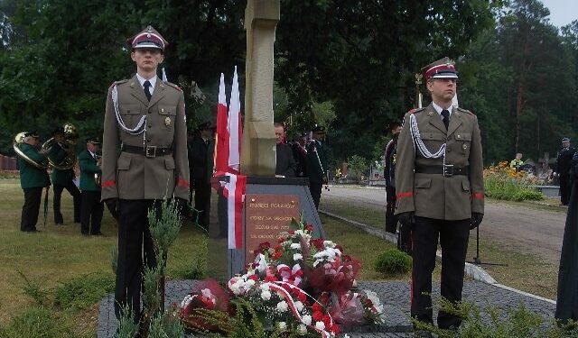 Nowa Dęba. Tablica poświęcona Polakom, którzy zginęli na Wschodzie.